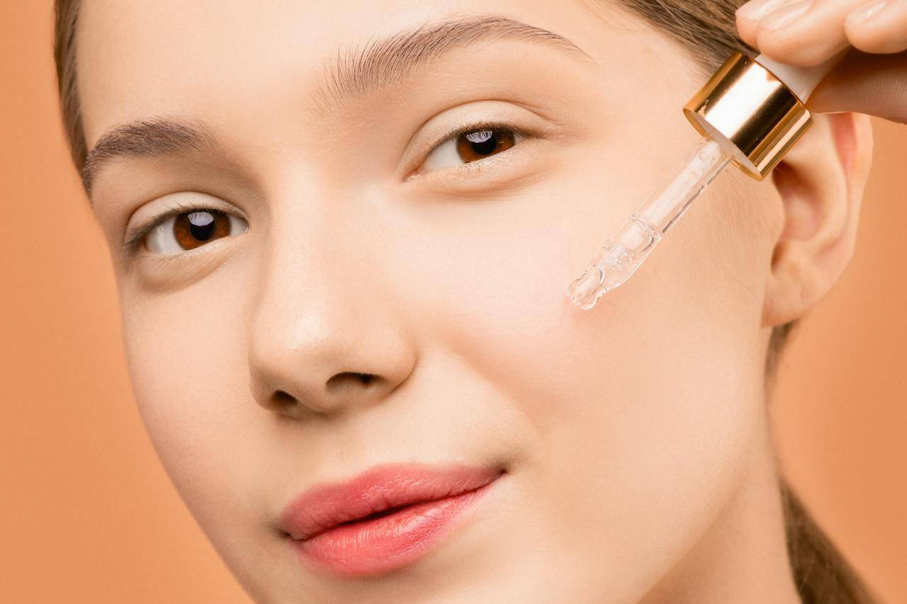 Serum do twarzy – klucz do skutecznej pielęgnacji skóry każdego dnia
