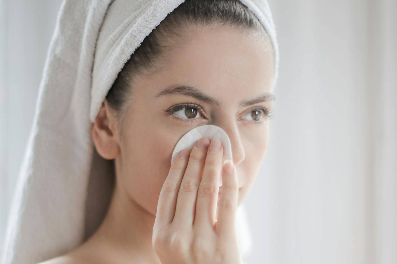 Oczyszczenie twarzy – fundament zdrowej i promiennej cery