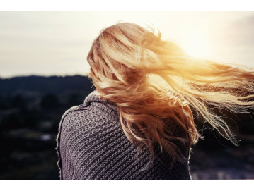 Najlepsze witaminy na włosy – poradnik dla zdrowych i mocnych włosów