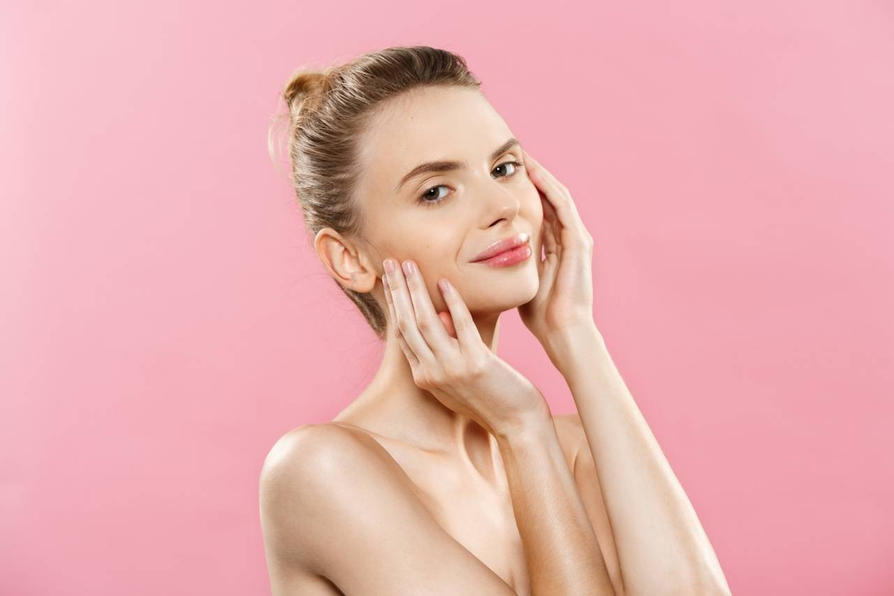 Róża damasceńska w kosmetyce – eliksir młodości i królowa pielęgnacji