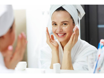 Zmarszczki pod oczami – kompleksowa analiza przyczyn, prewencji i metod redukcji